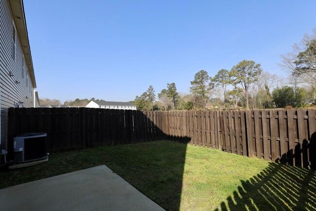 Building Photo - 2943 Old Field Rd