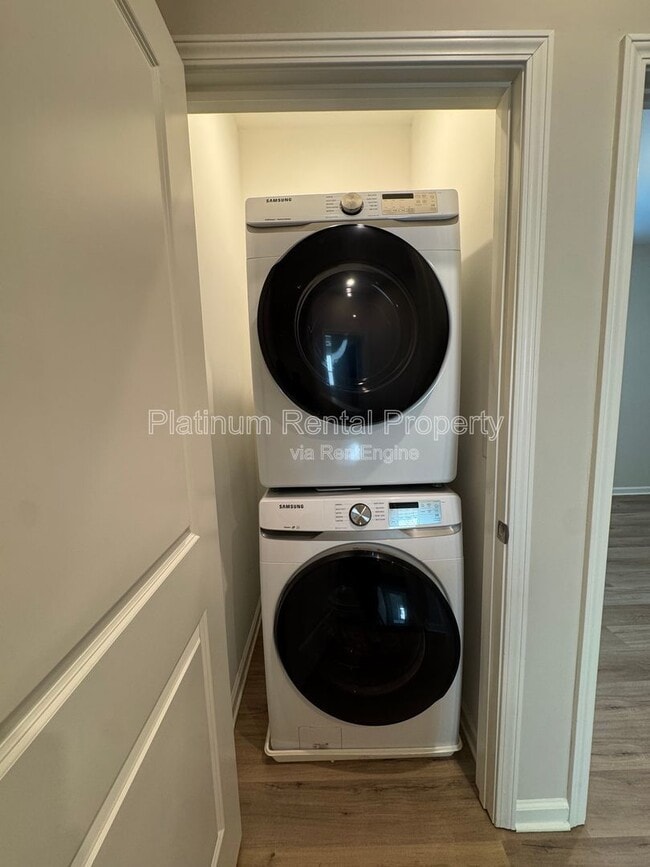 Building Photo - 137 Pacer Pl