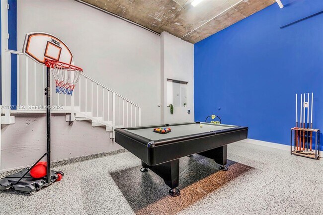 Building Photo - 850 Washington St