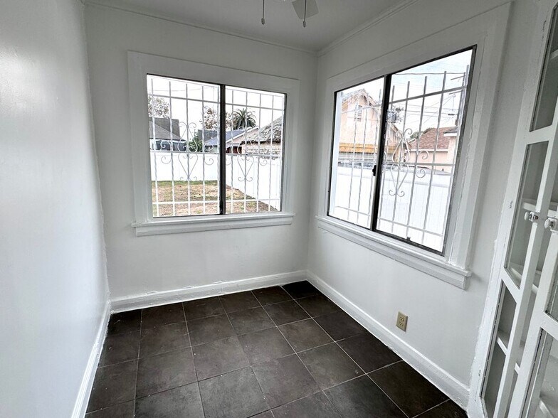 Building Photo - 540 W 107th St