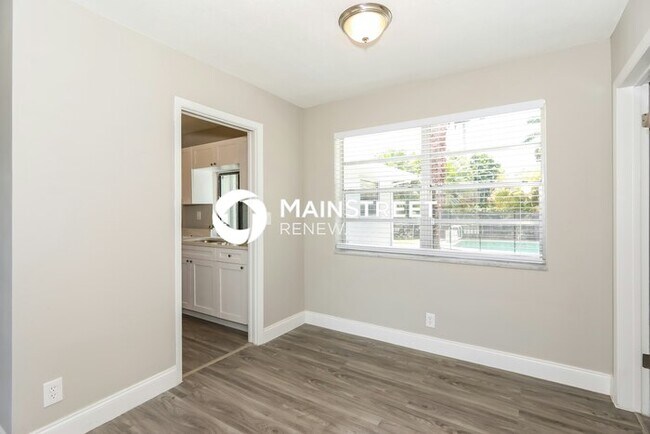 Building Photo - 4 Bedroom Pet-Friendly Home in Lauderhill, FL with Main Street Renewal