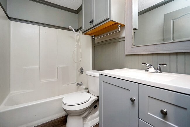 Building Photo - 10 Carol Ct