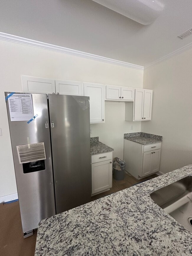 Building Photo - 904 Fort Totten Dr