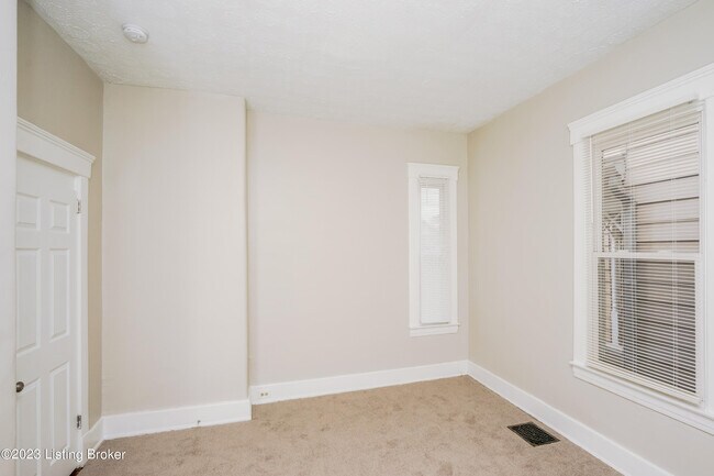 Building Photo - 1827 Osage Ave