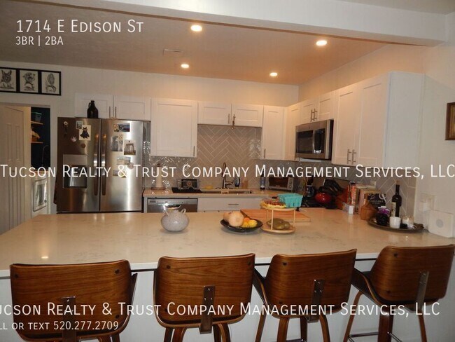 Building Photo - 1714 E Edison St