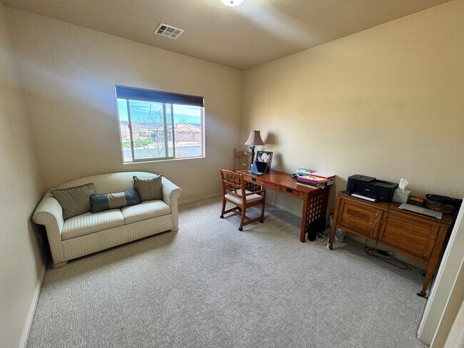Building Photo - Short Term Fully Furnished Rental! Available May 1st - October 31st!
