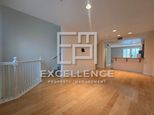 Building Photo - 2/2.5, 2 Car Tandem Garage, 2 En-Suite Bedrooms, Washer and Dryer - Japan Town