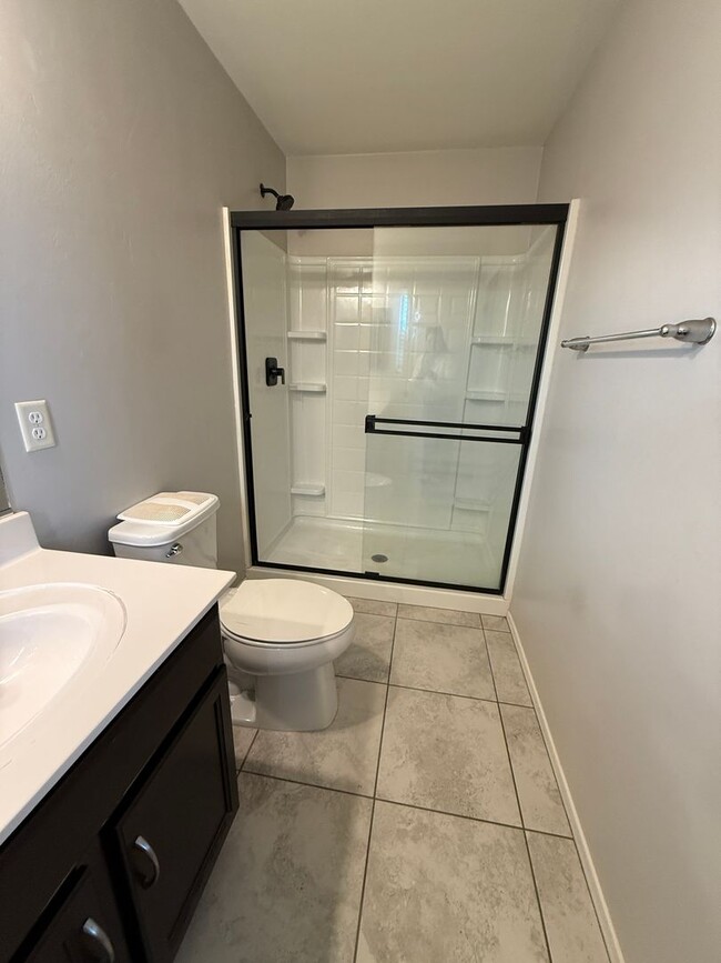 Building Photo - 3 Bed | 2 Bath | 1,456 Sq Ft | 2-Car Garage