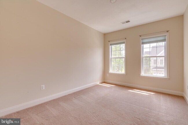 Building Photo - 42948 Courtland Chase Square