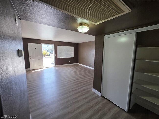 Building Photo - 5165 E Glendale Ave