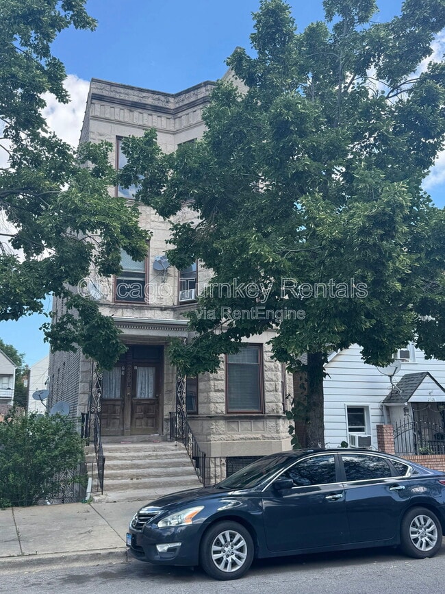 Primary Photo - 2320 W 23rd St