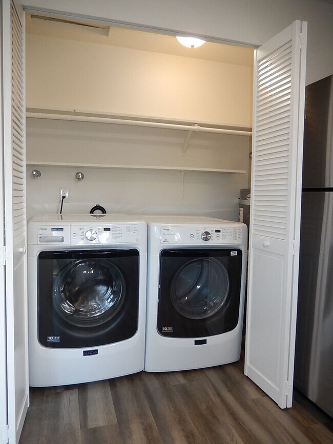 Building Photo - Federal way Duplex - 2 bedroom 1 bathroom ...
