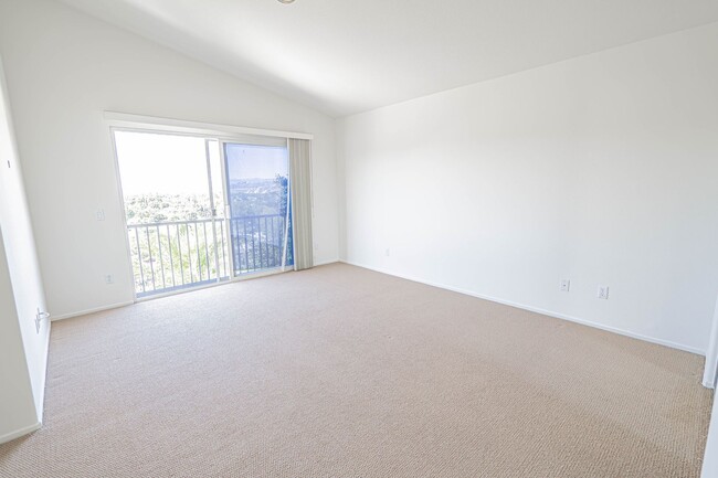 Building Photo - 4 Bedroom Home for Rent in Canyon Country!