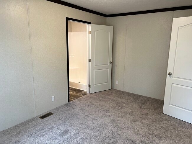 Building Photo - 254 Magnolia Pl