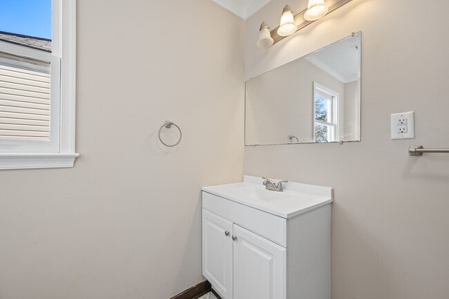 Building Photo - 1015 Cabell St