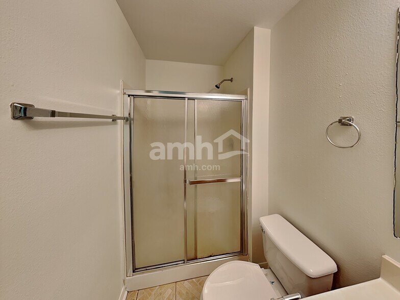 Building Photo - 6544 Gentle Oaks Dr S