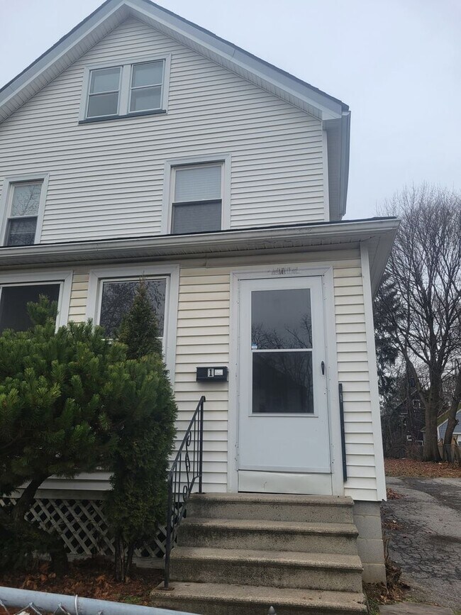 Building Photo - 126 Flanders St