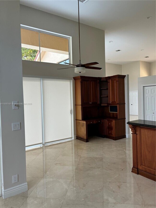 Building Photo - 384 Coconut Cir