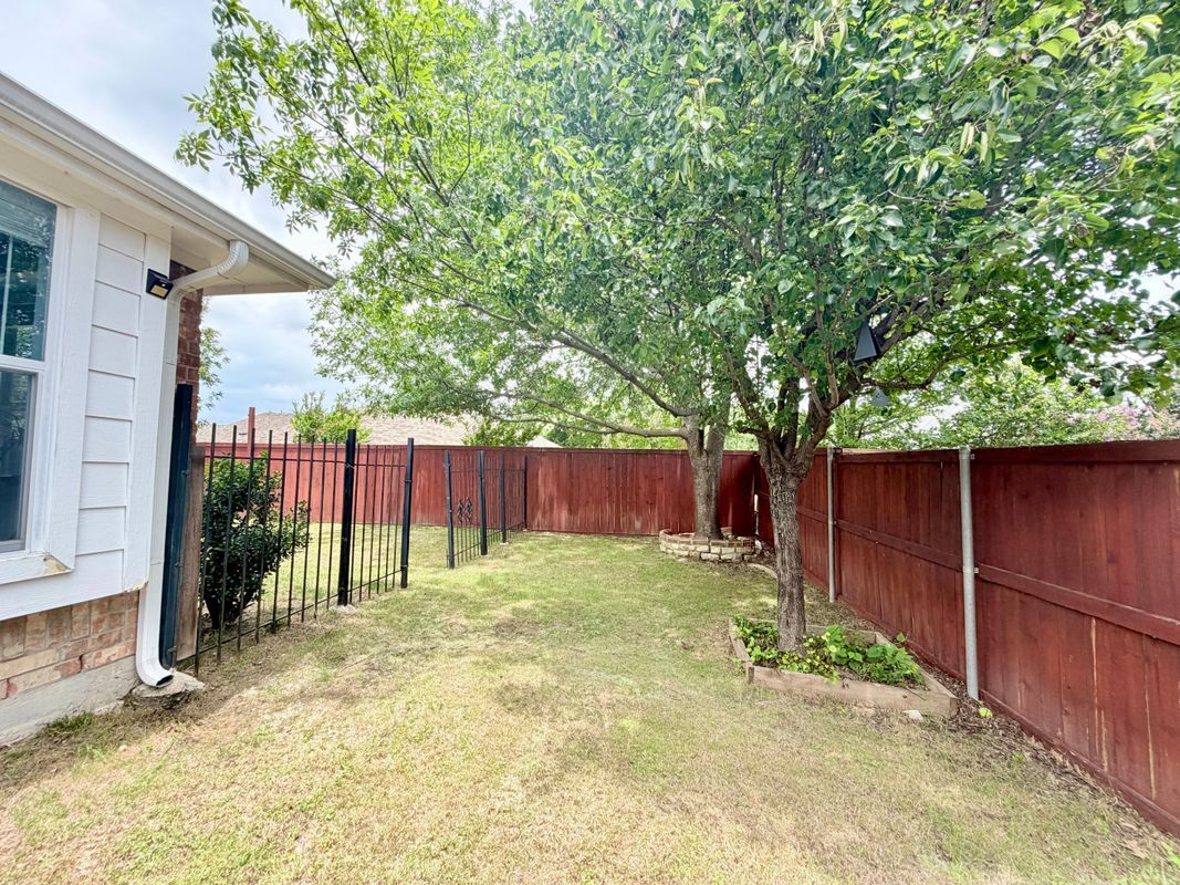 Building Photo - 15760 Scenic Rd