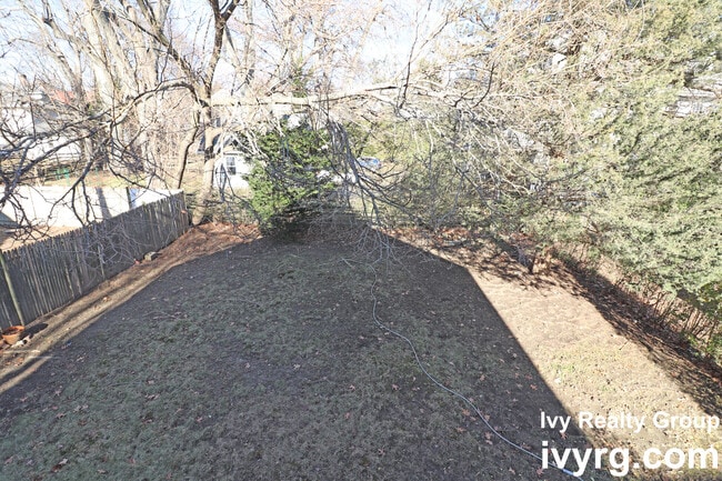 Building Photo - 394-396 Mt Auburn St