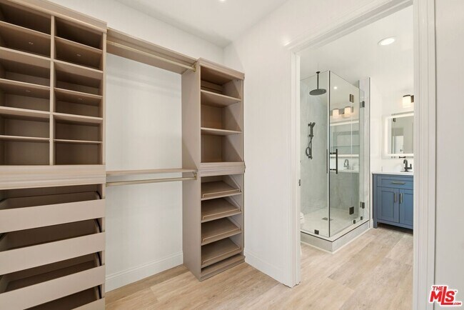 Building Photo - 204 Tranquillo Rd