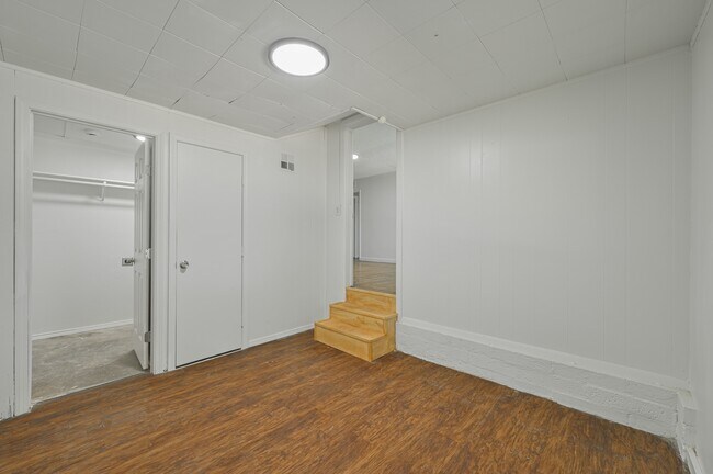 Building Photo - 713 NE 34th Terrace