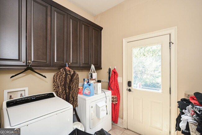 Building Photo - 2210 Spalding Dr