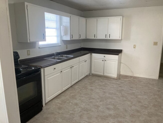 Building Photo - 3 bedroom 1 bath