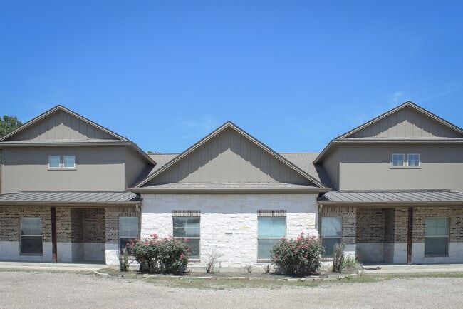 Building Photo - 4032 Golden Eagle Dr