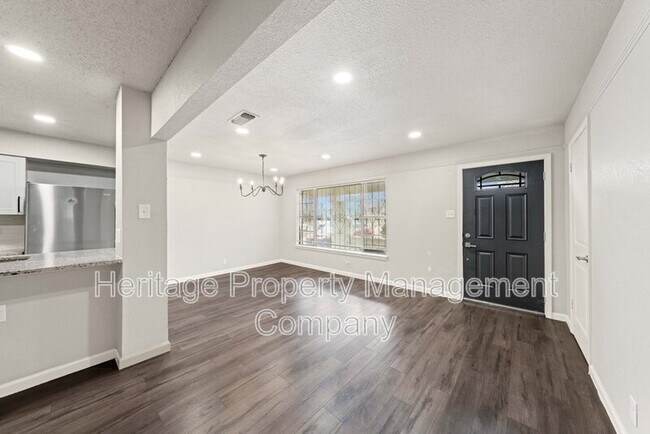 Building Photo - 4402 Seabreeze Dr