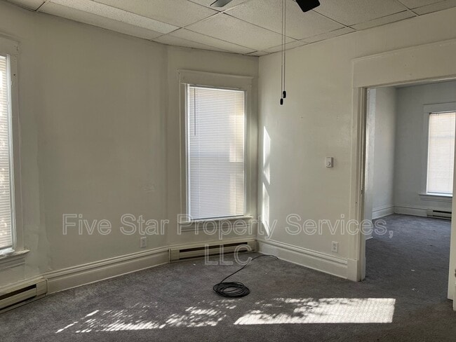 Building Photo - 400 W Allen St