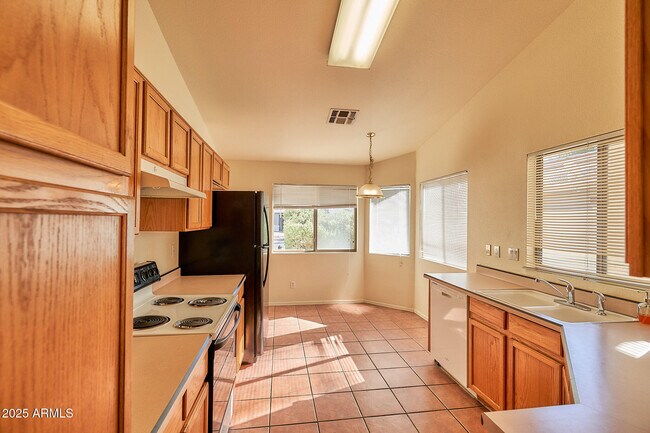 Building Photo - 30496 Maple Chase Dr