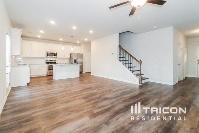 Building Photo - 2848 McKenzie Dr