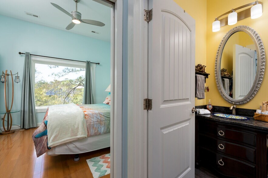 Building Photo - 211 Lewis Dr