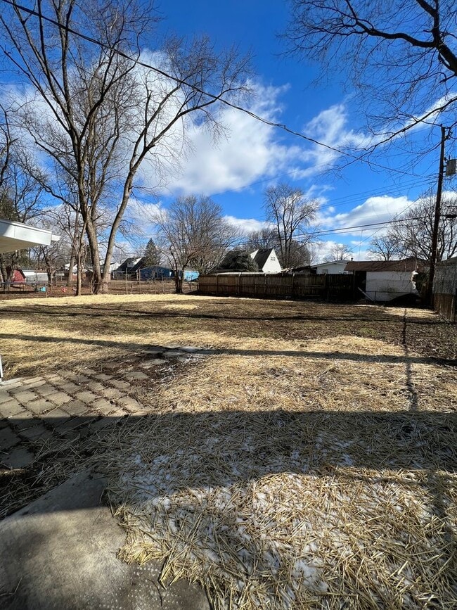 Building Photo - 3 Bedroom Beautifully updated Ranch