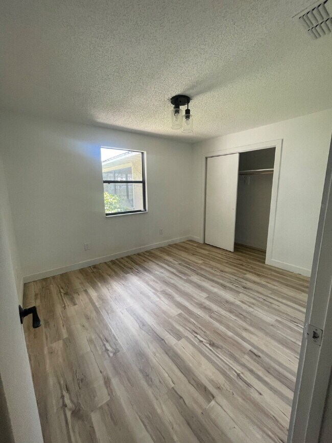 Building Photo - 3/2 Pool Home in St. Cloud, Florida