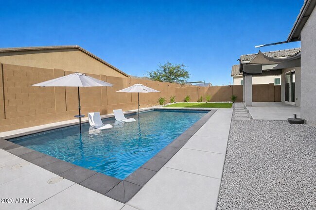 Building Photo - 14144 W Smoketree Dr