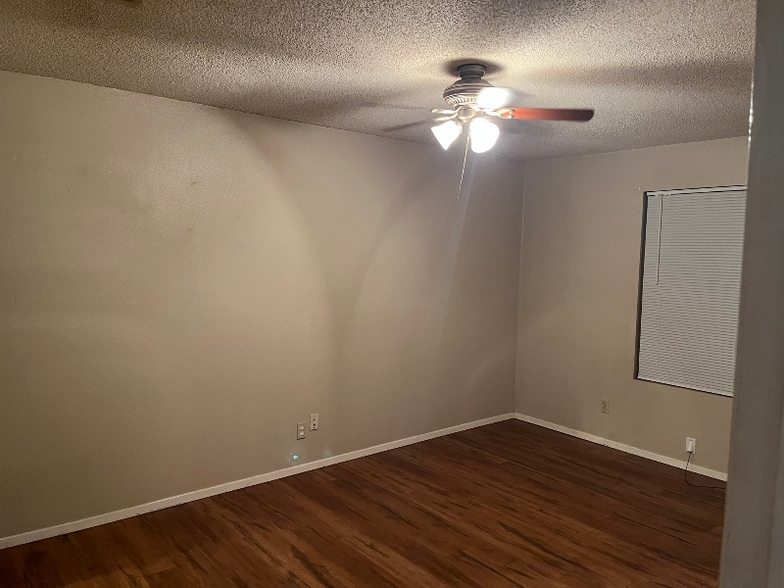 Building Photo - 1005 Commerce St