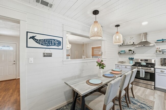 Building Photo - 3101 Kleinmann Ave