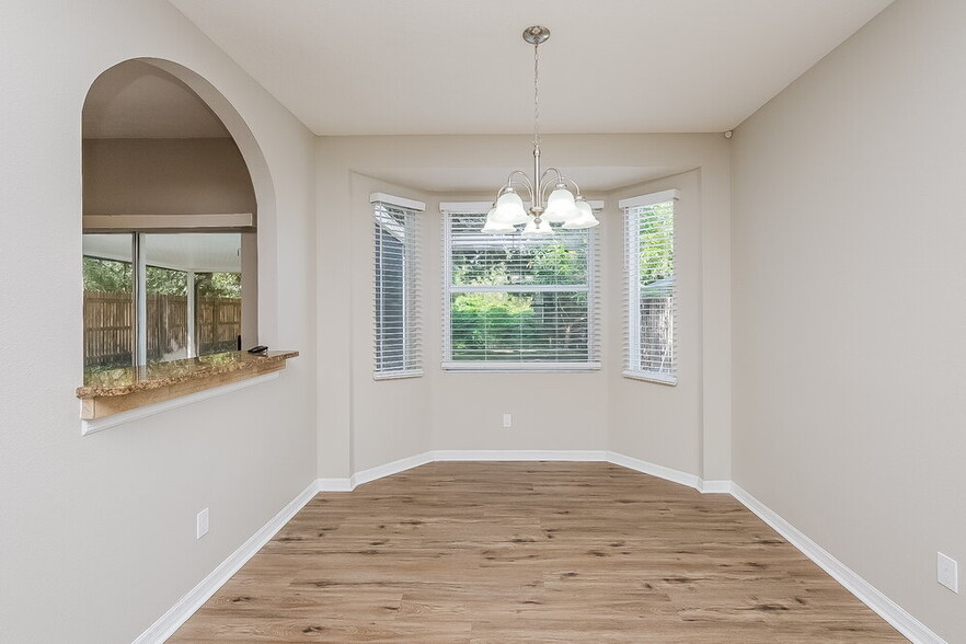 Building Photo - 914 Lake Shore Ranch Dr