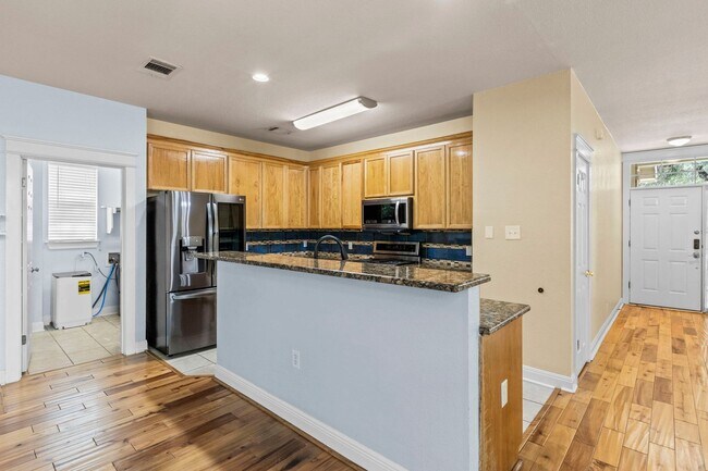 Building Photo - 610 Palo Alto Ln