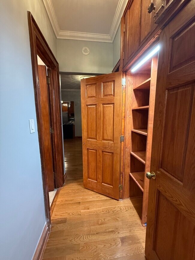 Building Photo - 5300 S Shore Dr