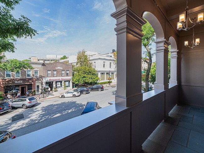 Building Photo - "Charming 2-Bed, 2-Bath Retreat in Prime Downtown Greenwich Location!"