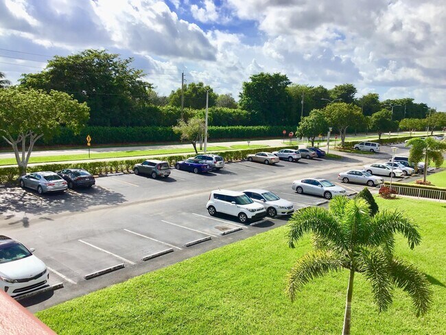 Building Photo - 336 Brighton H