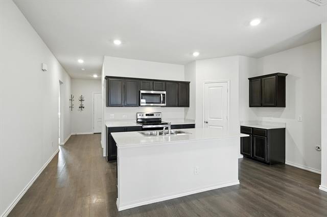 Building Photo - 11112 W Pond Dr