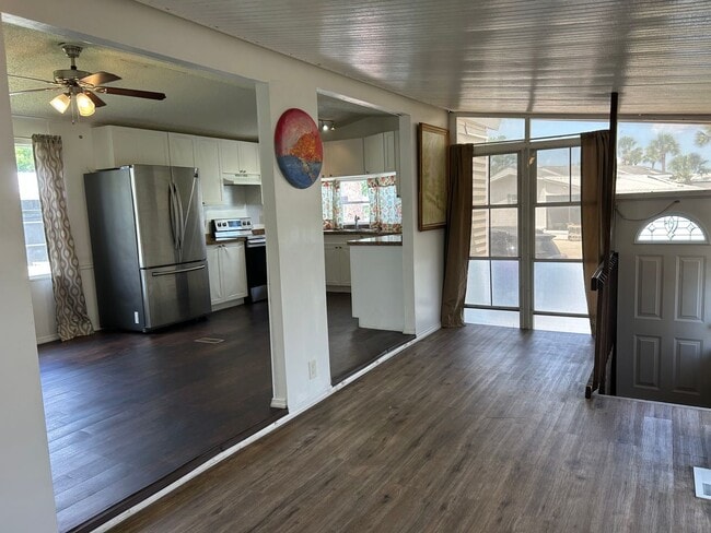 Building Photo - Mobile Home in Sarasota Lakes and Rv