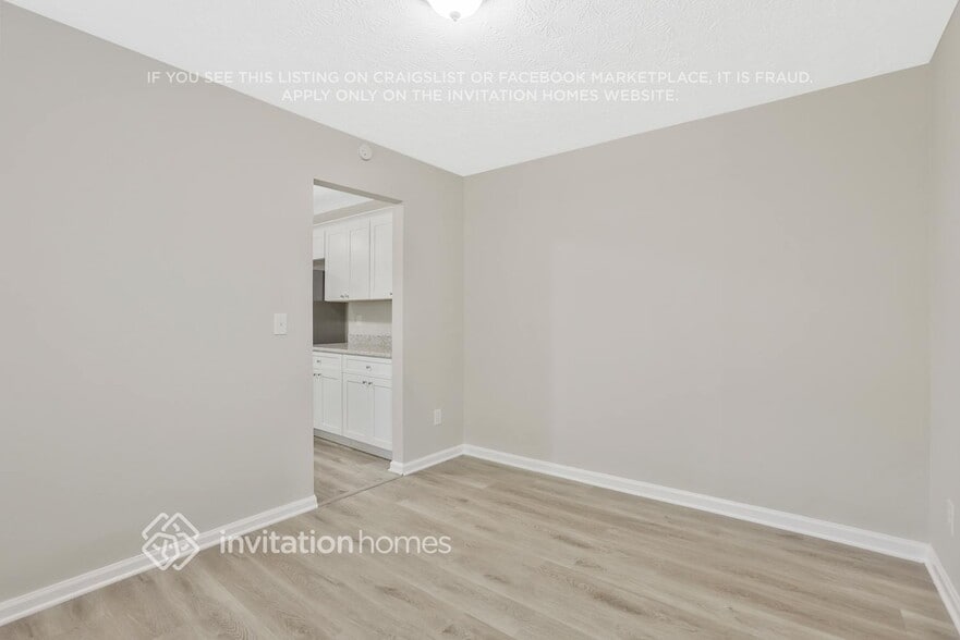 Building Photo - 690 Greenhedge Dr