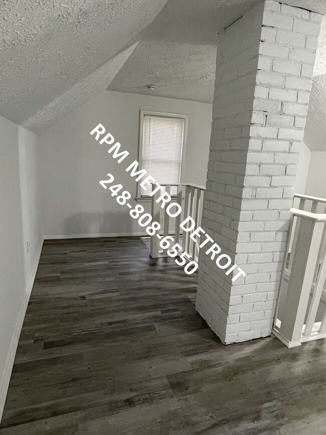 Building Photo - Move in Ready home in Detroit