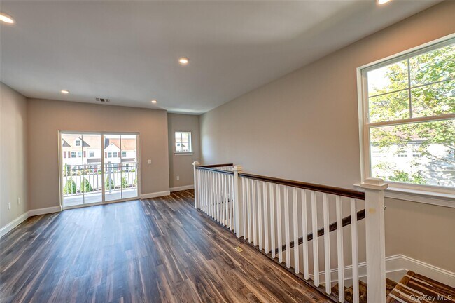 Building Photo - 1 Conklin St