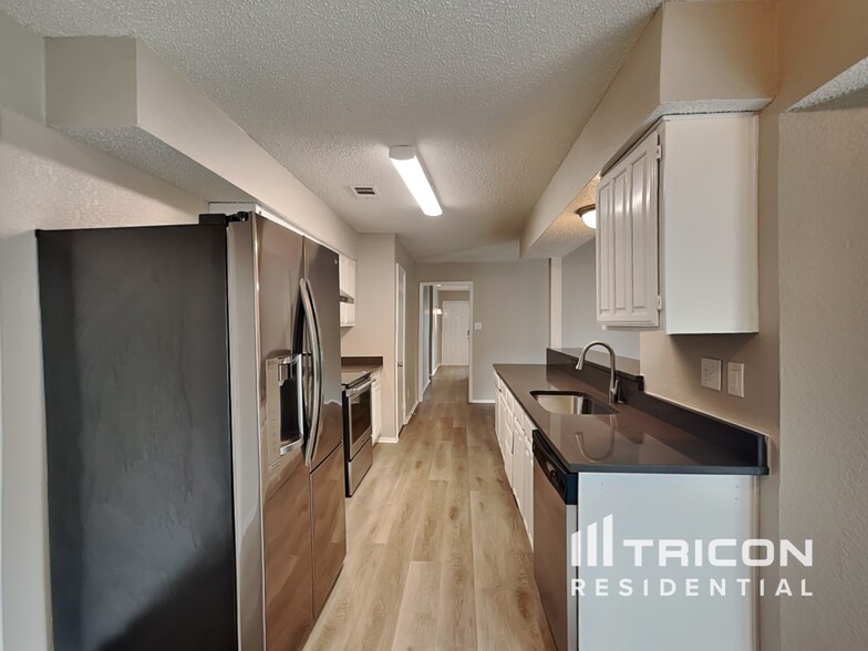 Building Photo - 1040 Twin Falls Dr